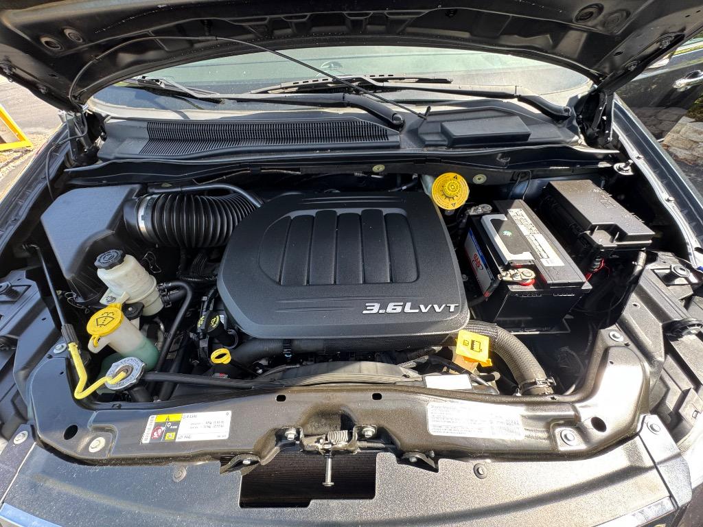 2014 Chrysler Town & Country - $14,995