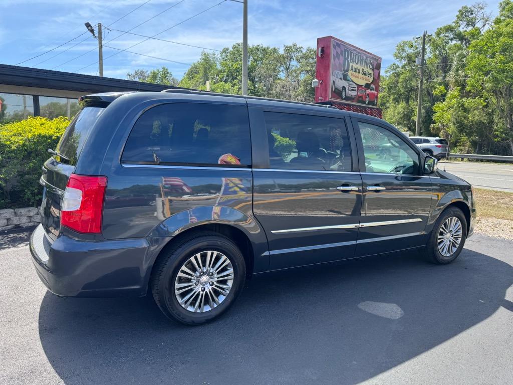 2014 Chrysler Town & Country - $14,995