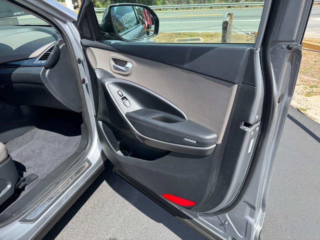 2016 Hyundai Santa Fe - $15,995