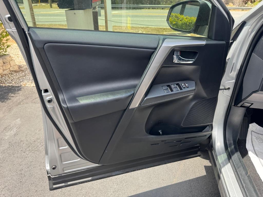 2018 Toyota RAV4 - $16,995