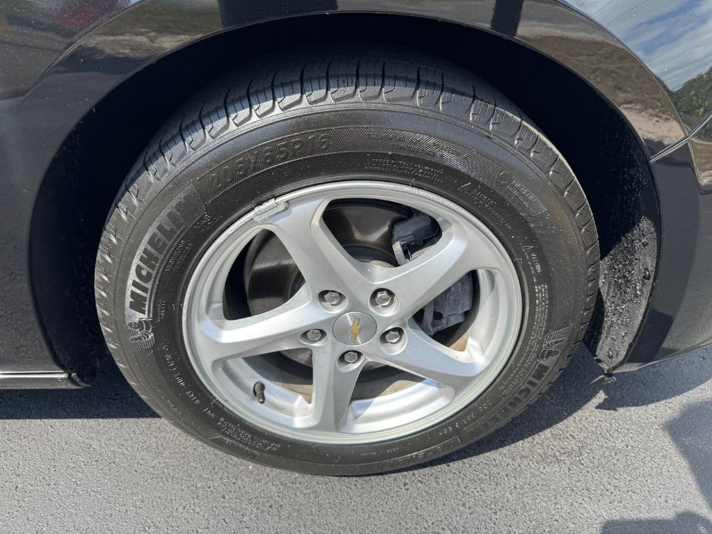 2016 Chevrolet Malibu - $15,995