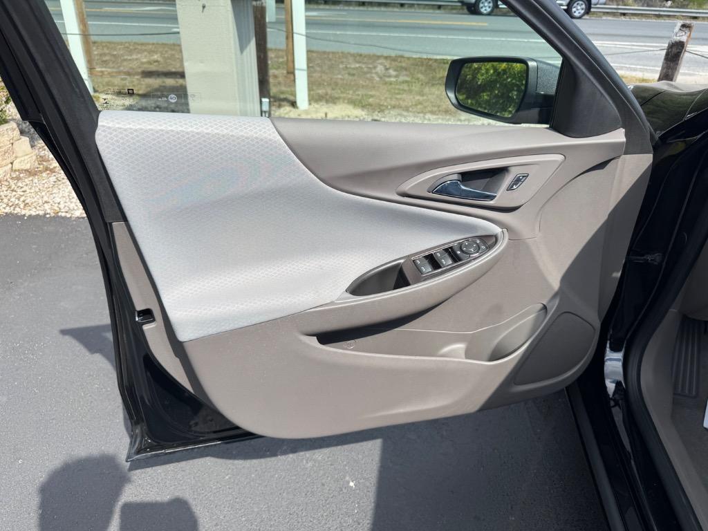 2016 Chevrolet Malibu - $15,995