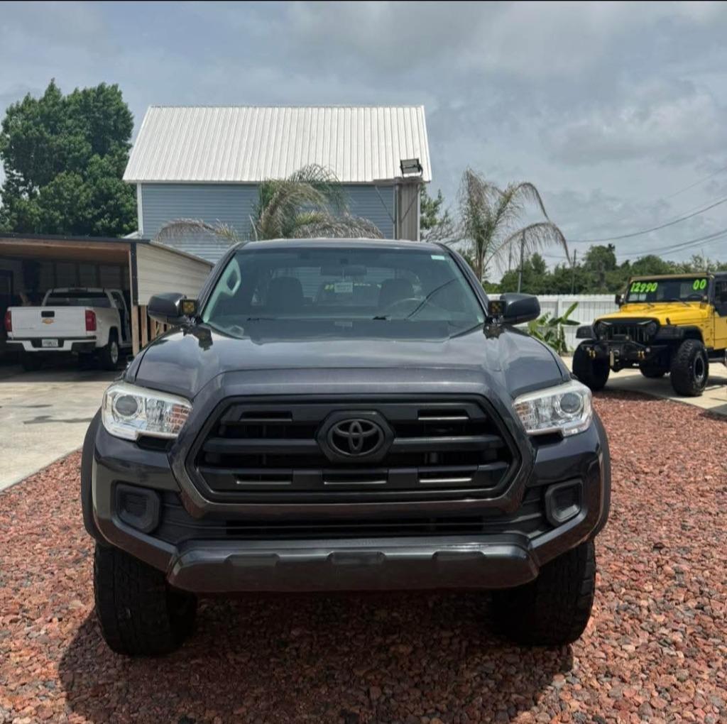 2017 Toyota Tacoma SR5 photo