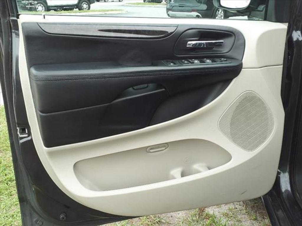 2012 Dodge Grand Caravan - $5,999