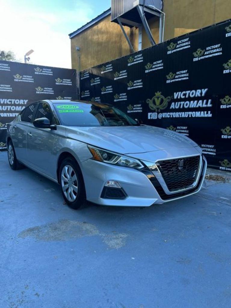 2020 Nissan Altima - $17,999