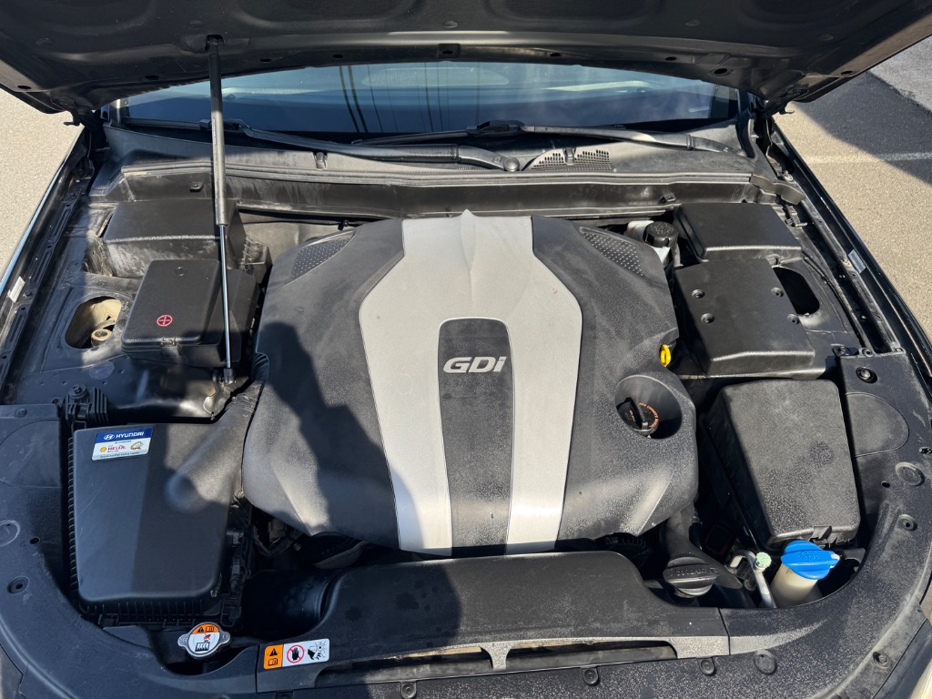 2013 Hyundai Genesis 3.8L photo
