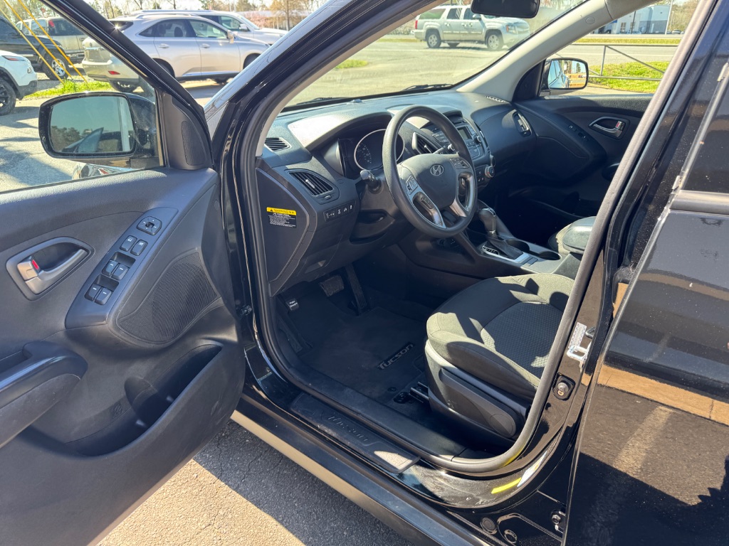 2015 Hyundai Tucson - $13,500