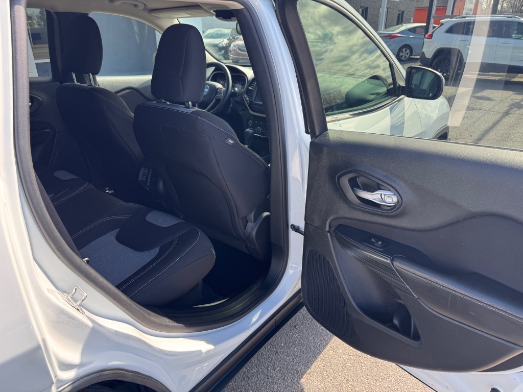 2014 Jeep Cherokee - $13,500