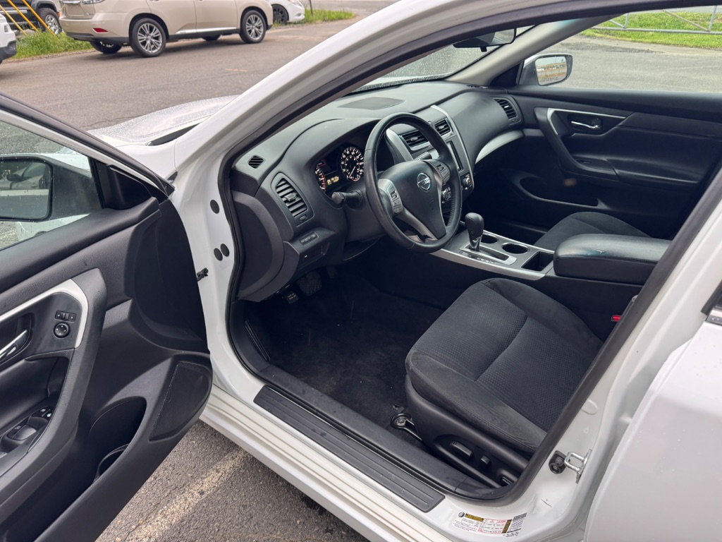 2015 Nissan Altima - $11,500