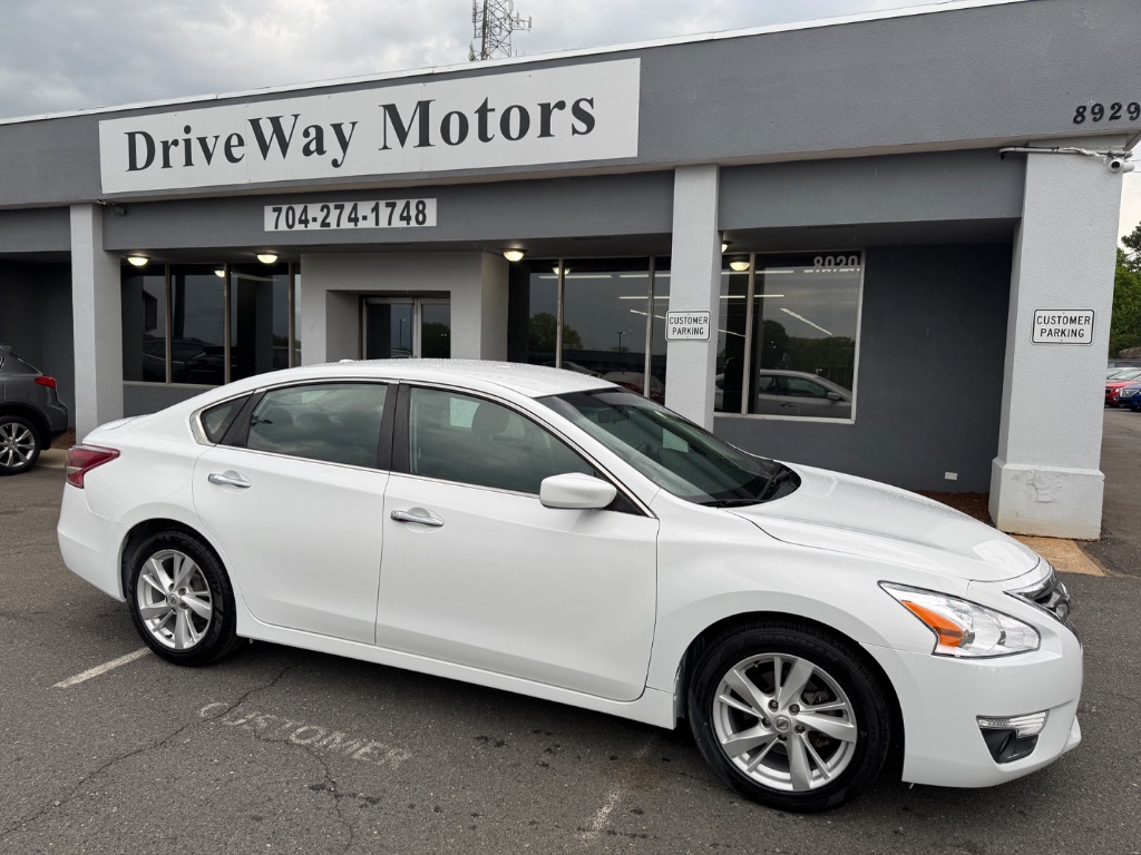 2015 Nissan Altima - $11,500