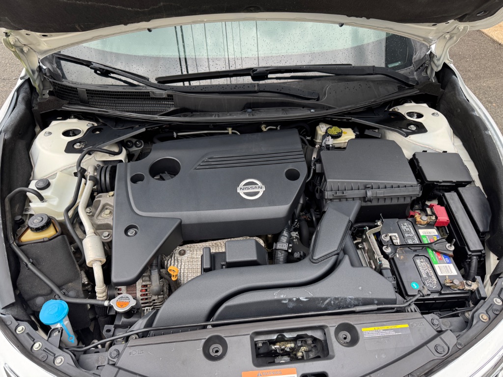2015 Nissan Altima - $11,500