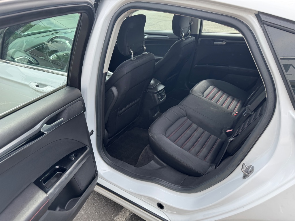 2015 Ford Fusion SE photo