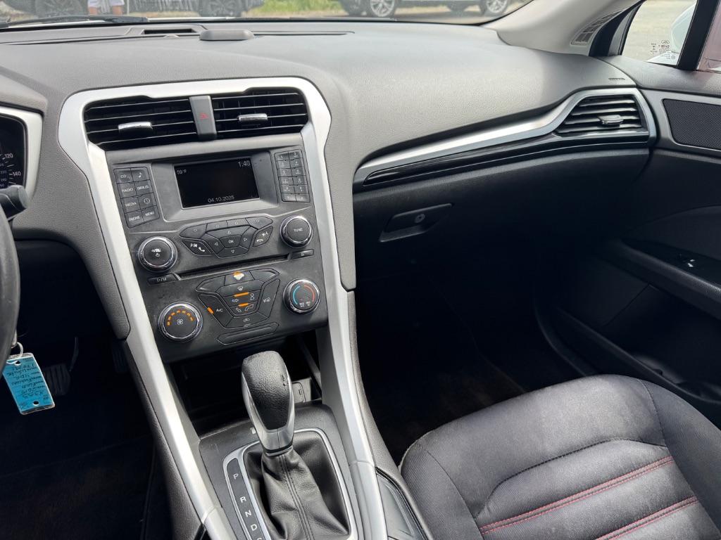 2015 Ford Fusion SE photo