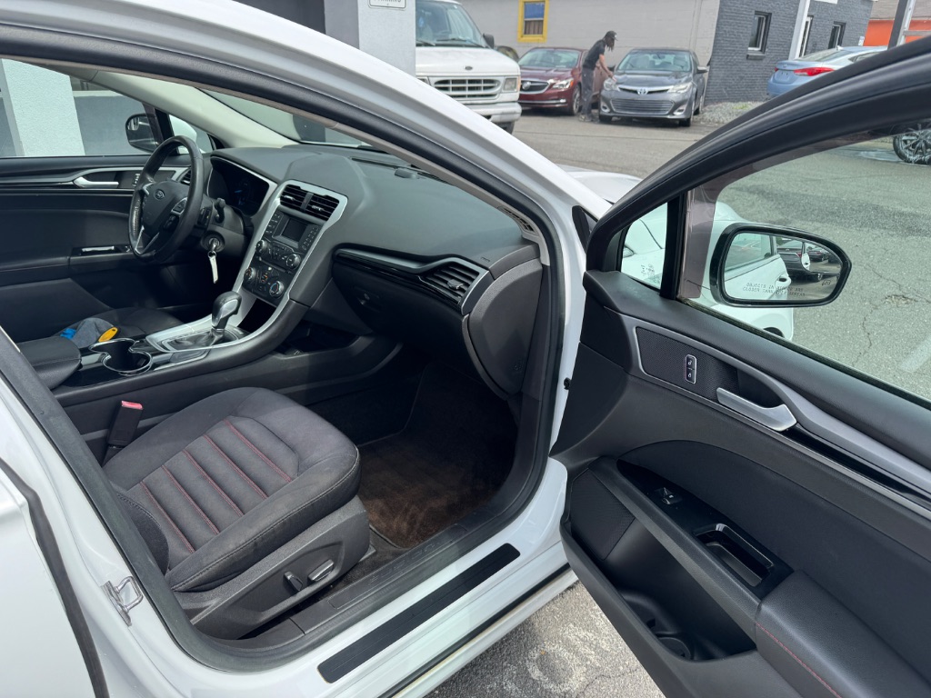 2015 Ford Fusion SE photo