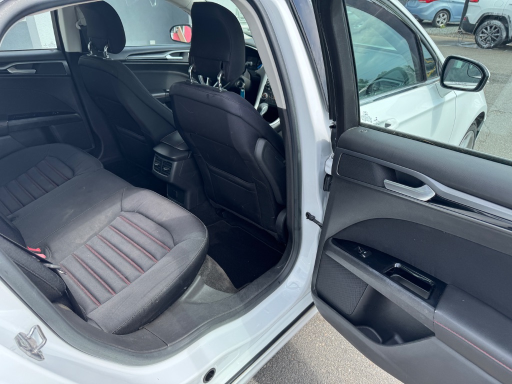 2015 Ford Fusion SE photo