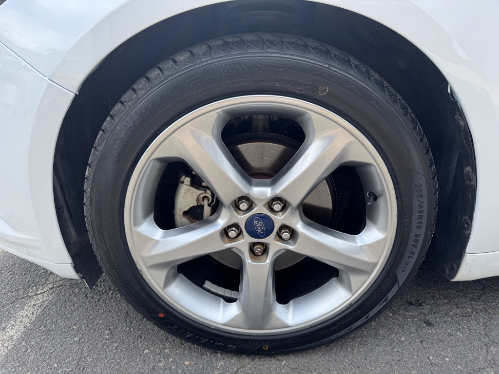 2015 Ford Fusion SE photo