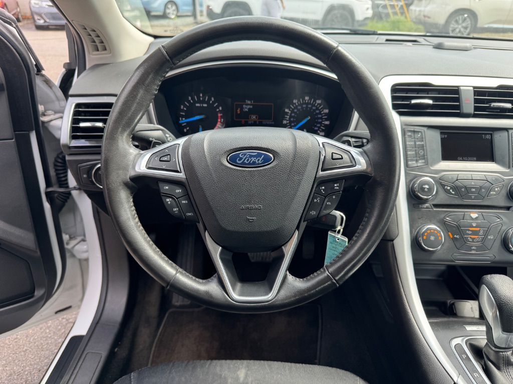 2015 Ford Fusion SE photo
