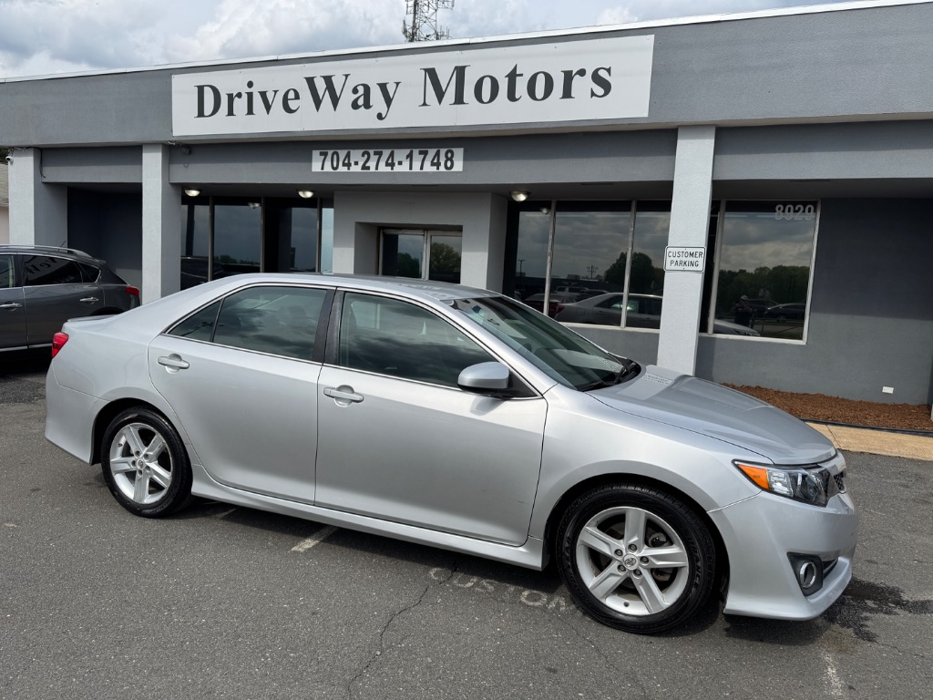 2014 Toyota Camry - $13,900