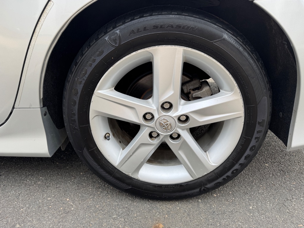 2014 Toyota Camry - $13,900
