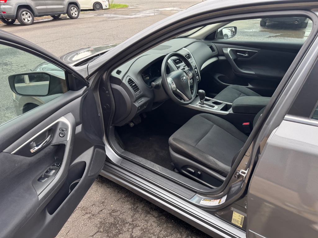 2015 Nissan Altima - $13,000