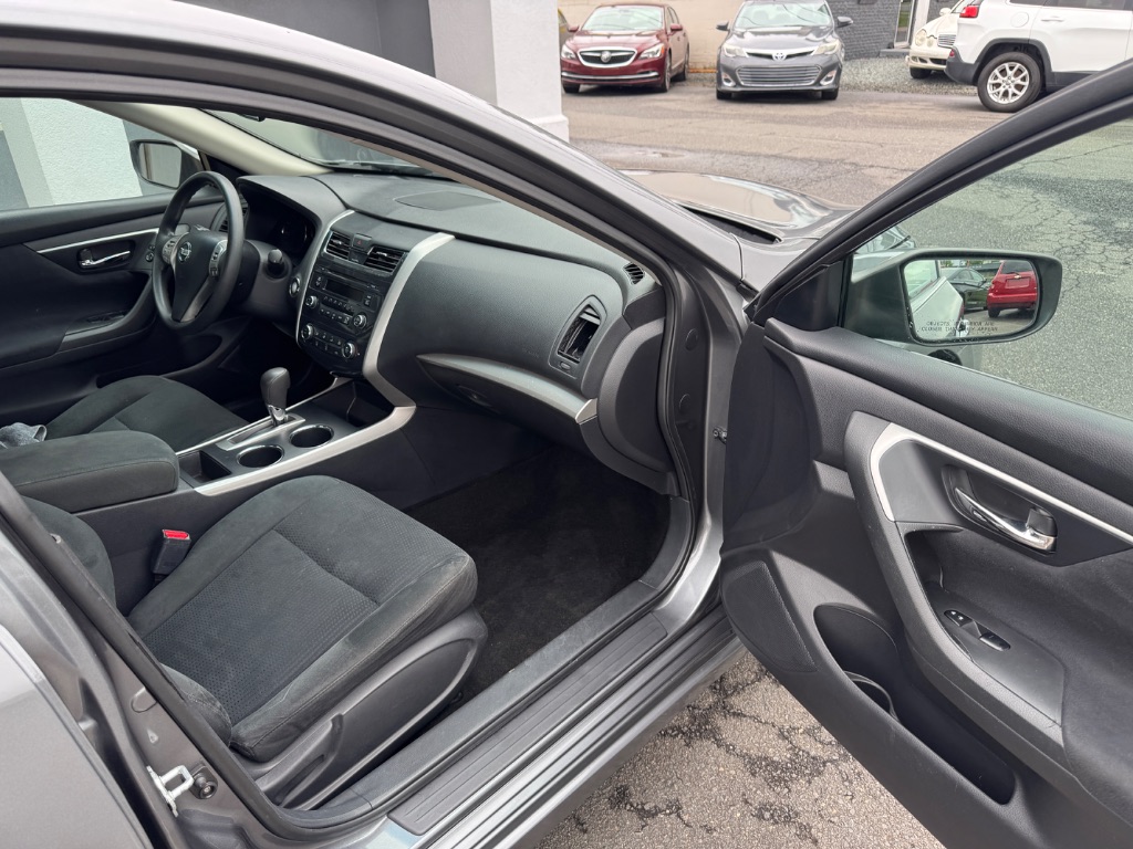 2015 Nissan Altima - $13,000