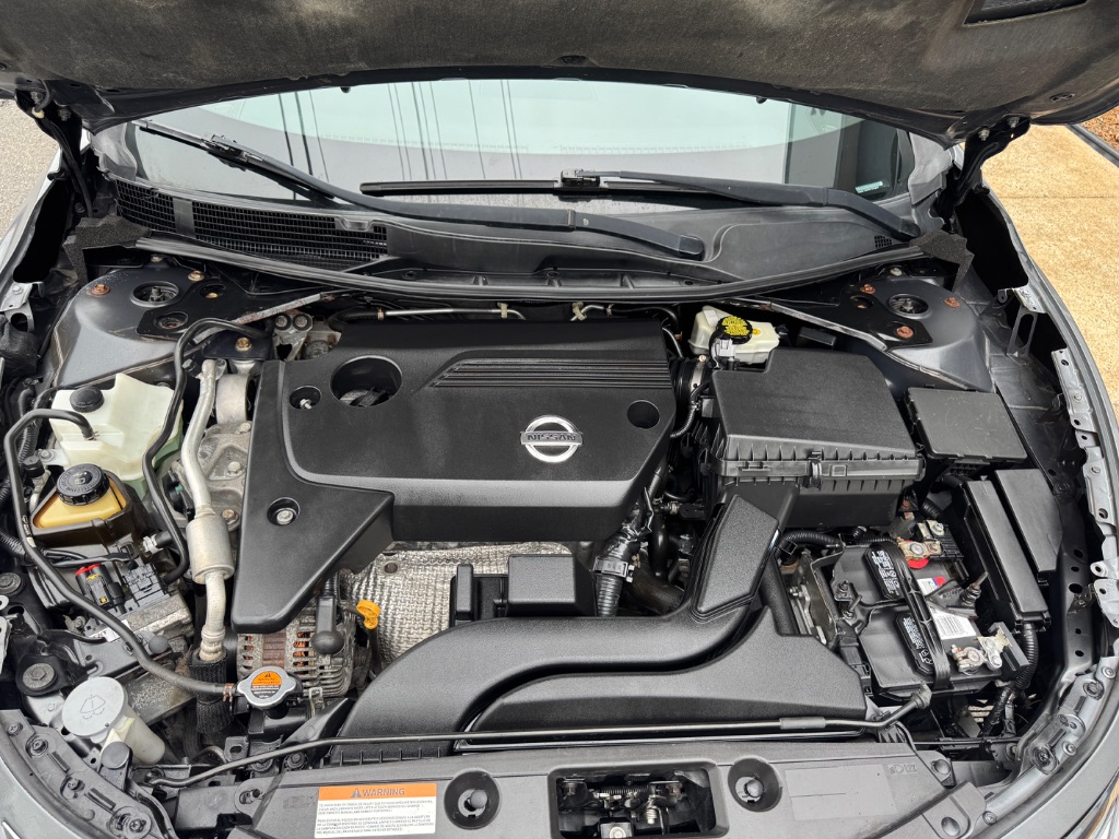 2015 Nissan Altima - $13,000