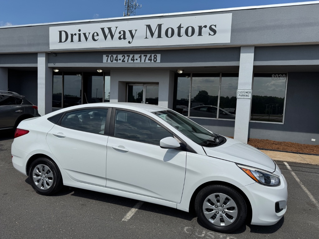 2016 Hyundai Accent SE photo