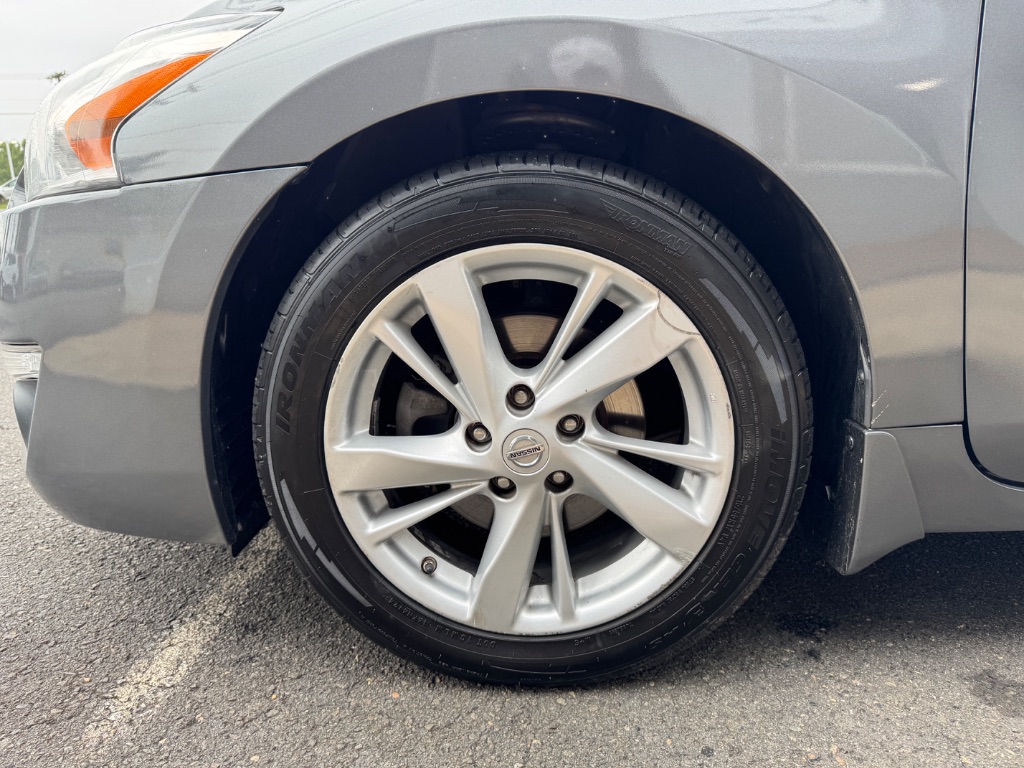 2015 Nissan Altima - $13,500