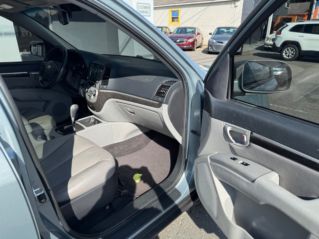 2009 Hyundai Santa Fe - $8,999