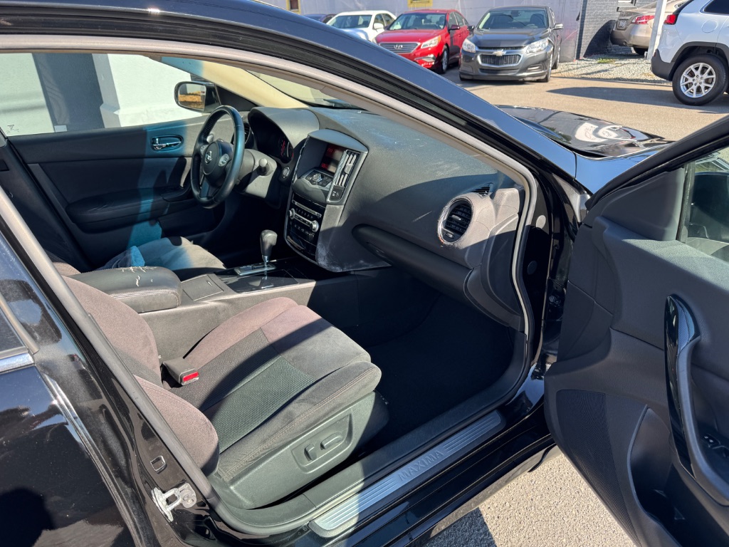 2011 Nissan Maxima - $9,999
