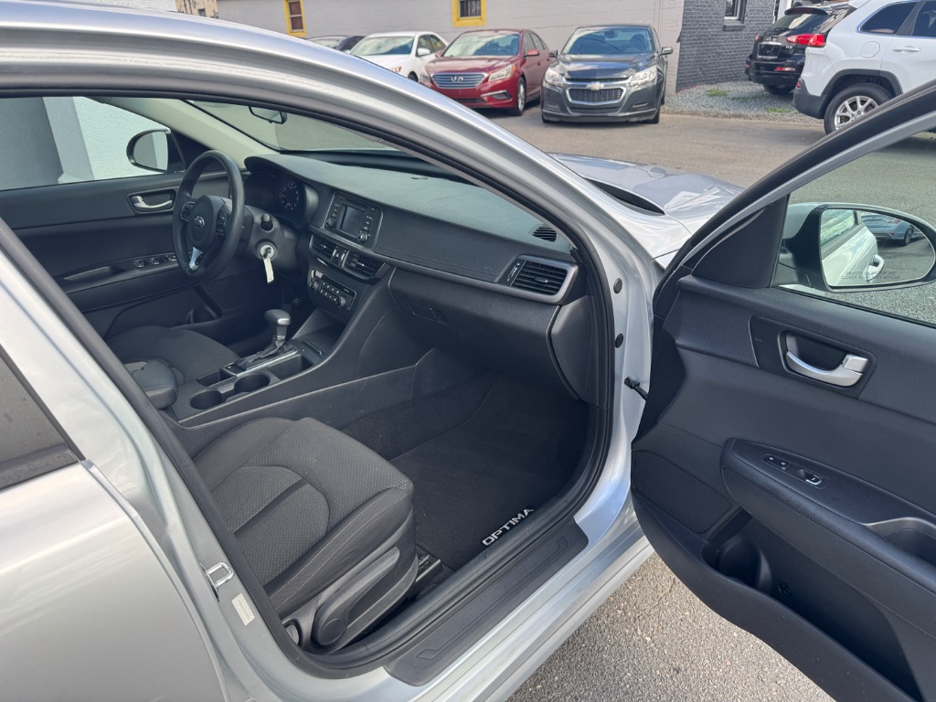 2017 Kia Optima - $11,000