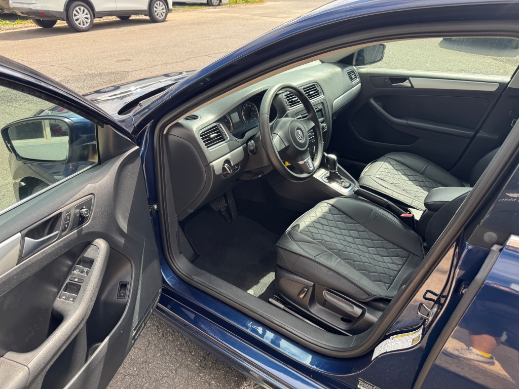 2013 Volkswagen Jetta - $10,000