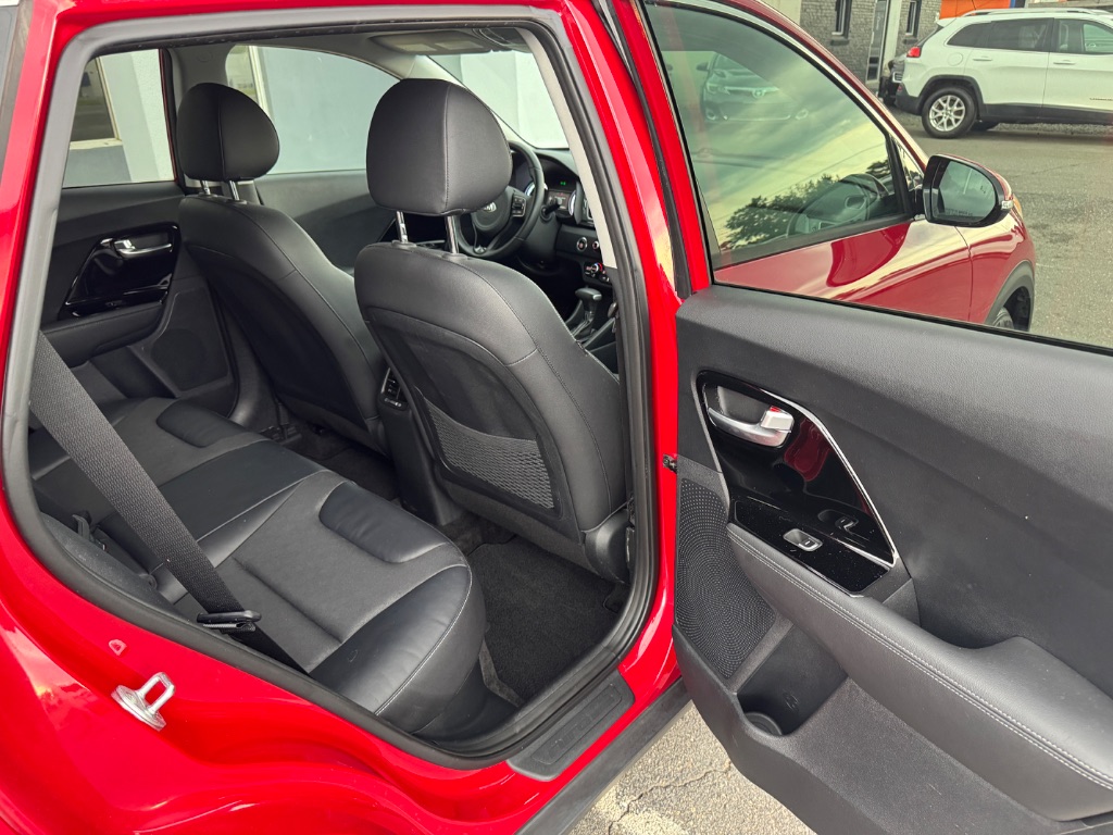 2017 Kia Niro - $11,000