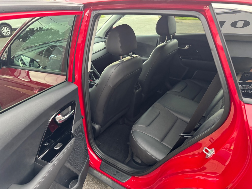 2017 Kia Niro - $11,000