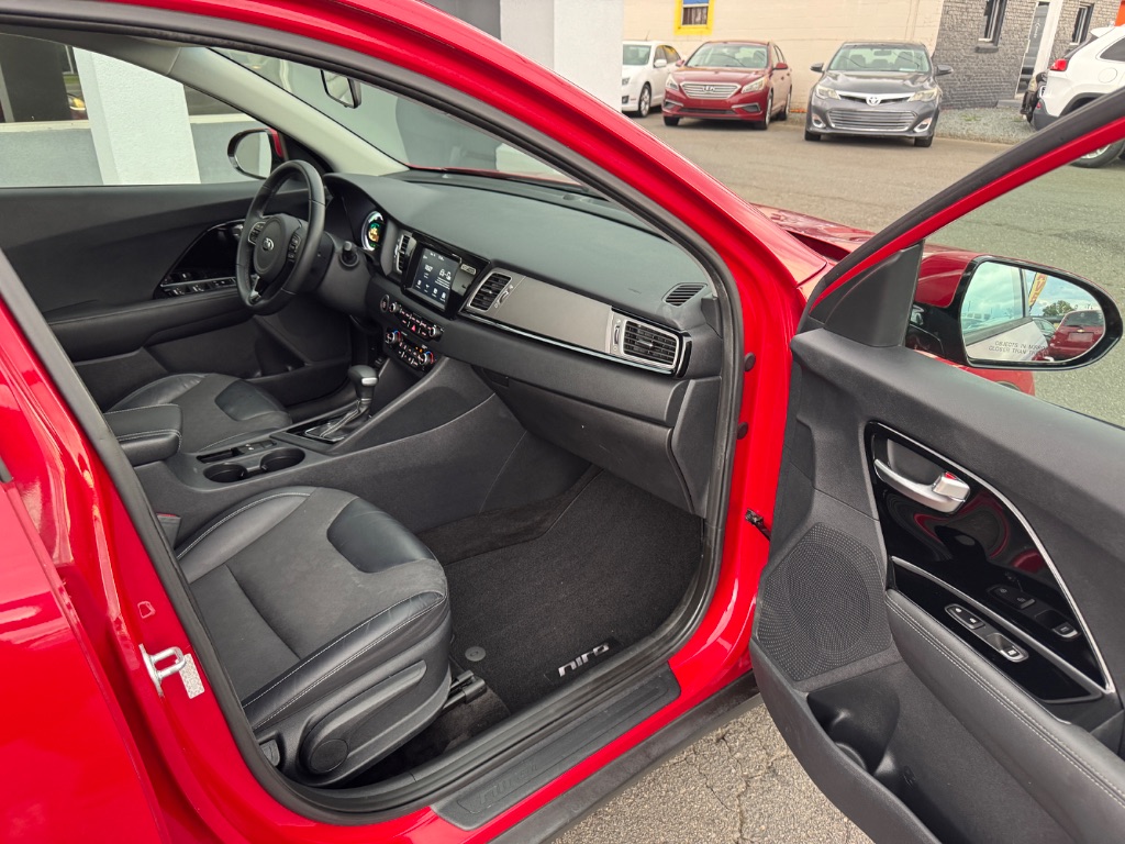 2017 Kia Niro - $11,000