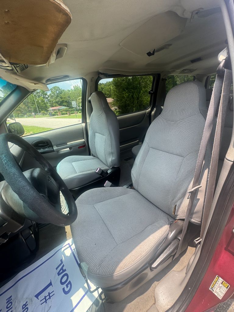 2005 Chevrolet Venture - $3,750