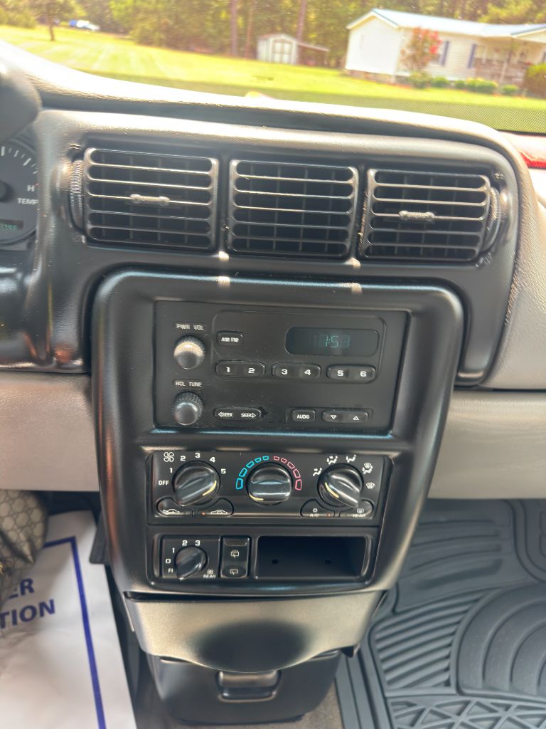 2005 Chevrolet Venture - $3,750
