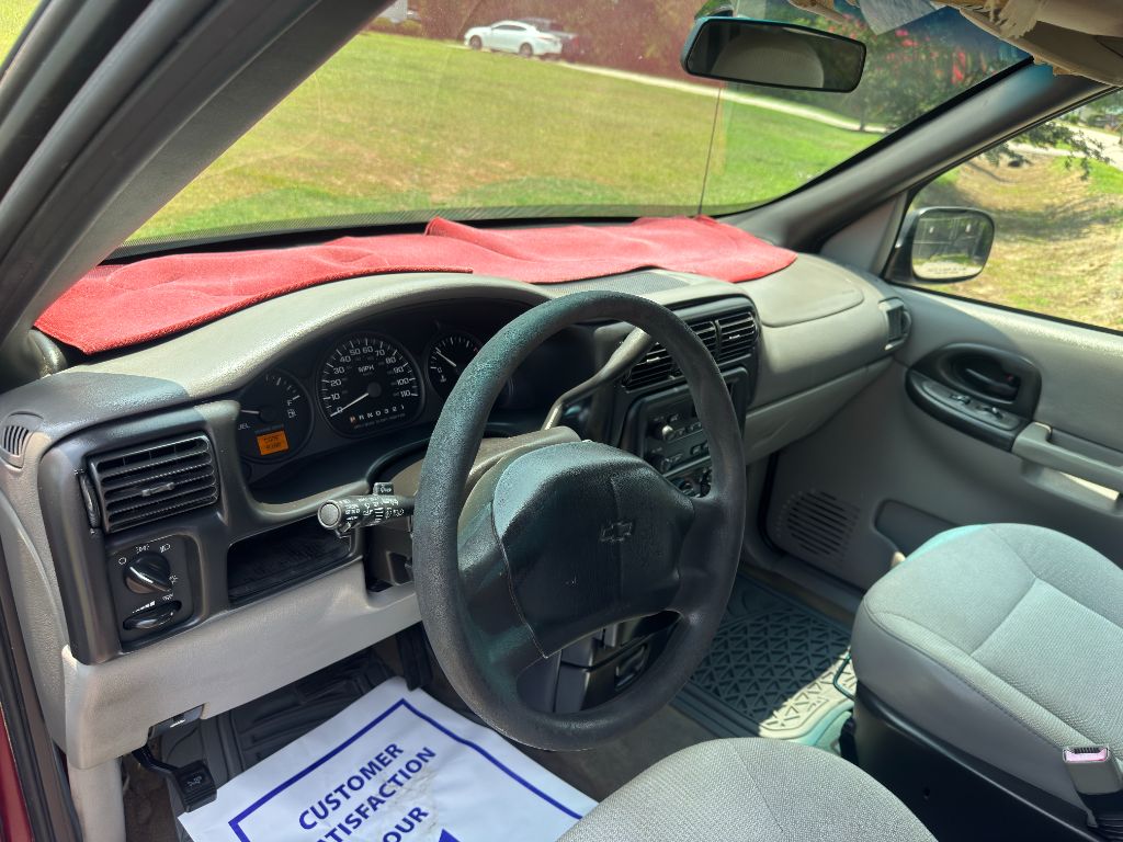 2005 Chevrolet Venture - $3,750