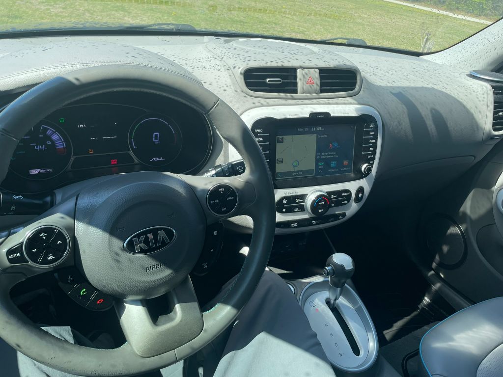 2015 Kia Soul EV + photo