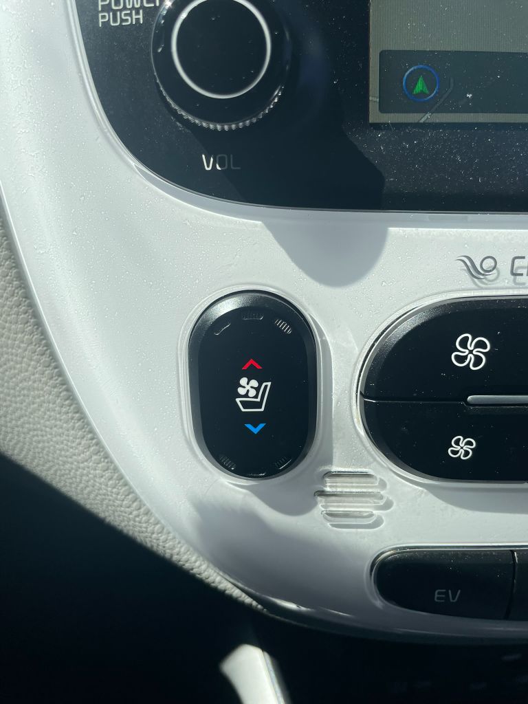 2015 Kia Soul EV + photo