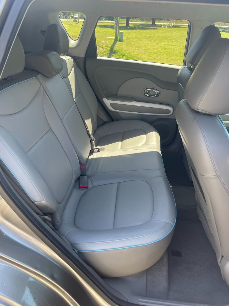 2015 Kia Soul EV + photo