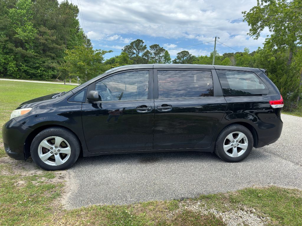 2011 Toyota Sienna Base 7-Passenger photo