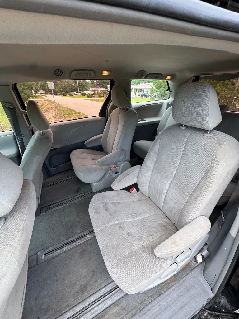 2011 Toyota Sienna Base 7-Passenger photo