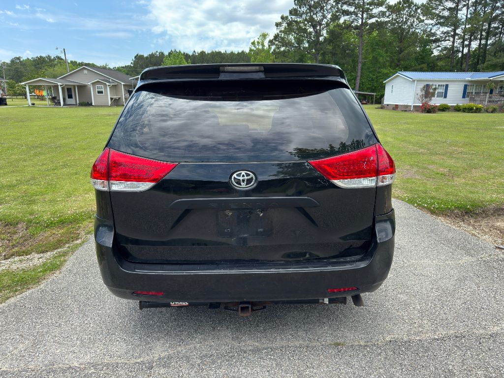 2011 Toyota Sienna Base 7-Passenger photo