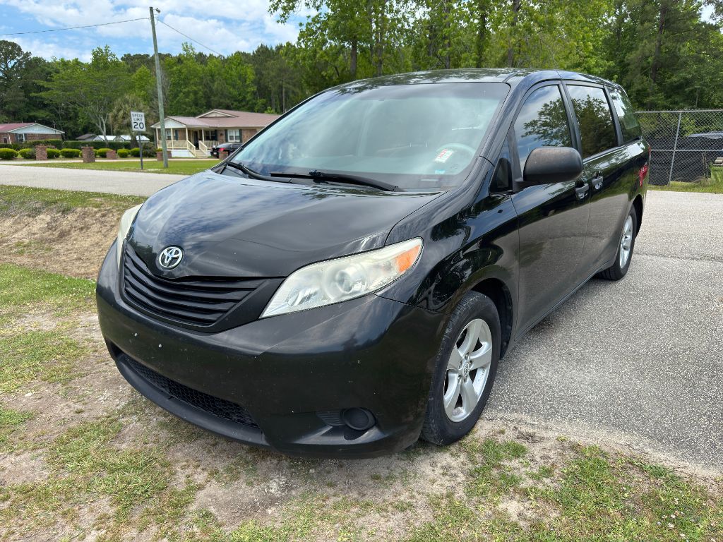 2011 Toyota Sienna Base 7-Passenger photo