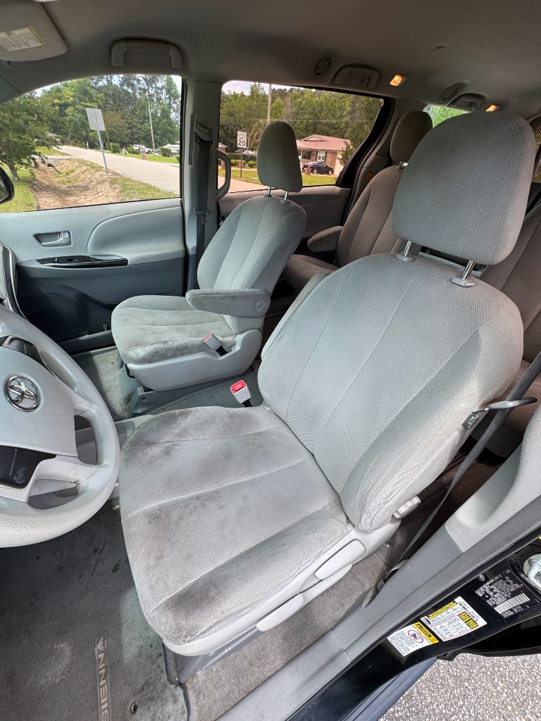 2011 Toyota Sienna Base 7-Passenger photo