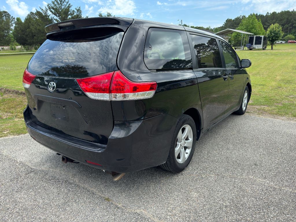 2011 Toyota Sienna Base 7-Passenger photo