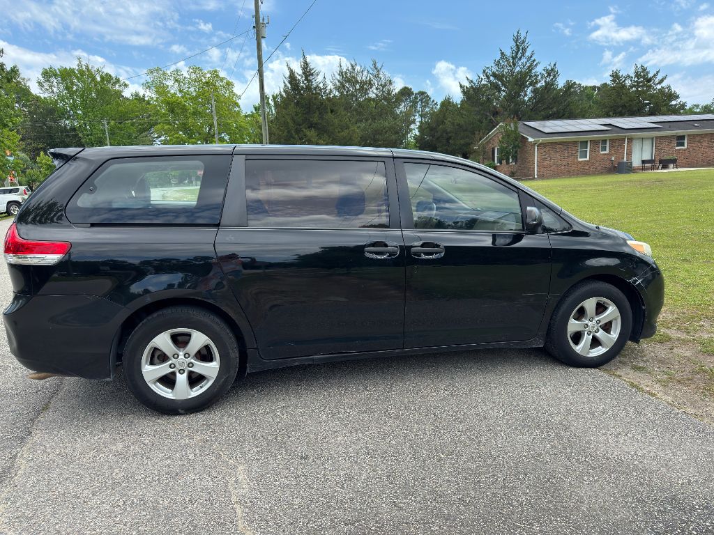 2011 Toyota Sienna Base 7-Passenger photo