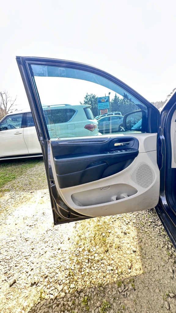2019 Dodge Grand Caravan SE photo