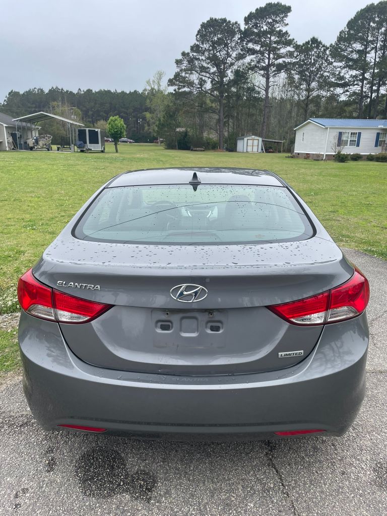 2012 Hyundai Elantra GLS photo